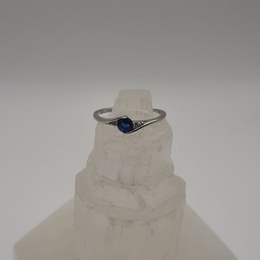 R819 Sterling Silver Blue Ring - Fragrant Jewels